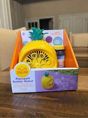 Sun Squad Pineapple Bubble Maker w/ Solution 4 fl oz Yellow Set
